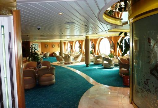 El barco tiene fantásticos ventanales por todos lados